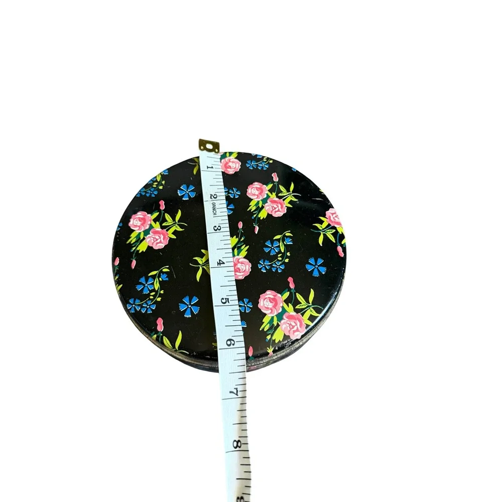 Unbranded vintage round